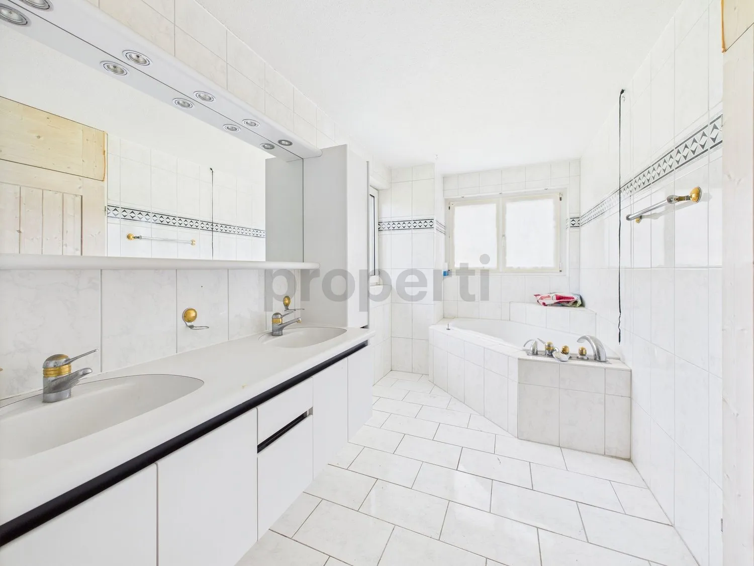 Grosszügige Villa mit Ausbaupotenzial mit Pilatusblick