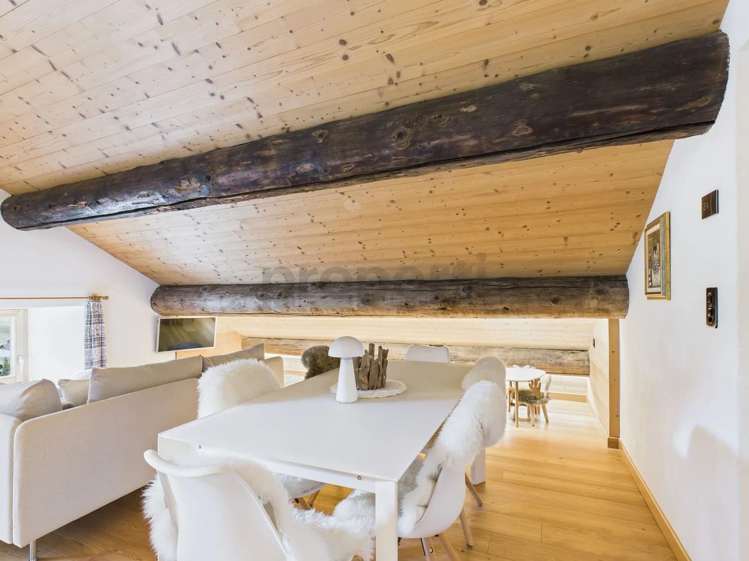 Tradition trifft Komfort: 2.5 Zimmer Zweitwohnung in Nufenen  naturverbunden und doch modern