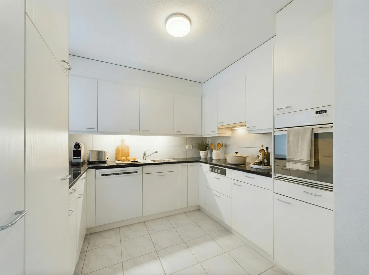 Charmante 3.5 Zimmer Wohnung mit Gartensitzplatz und privatem Garten in Samstagern