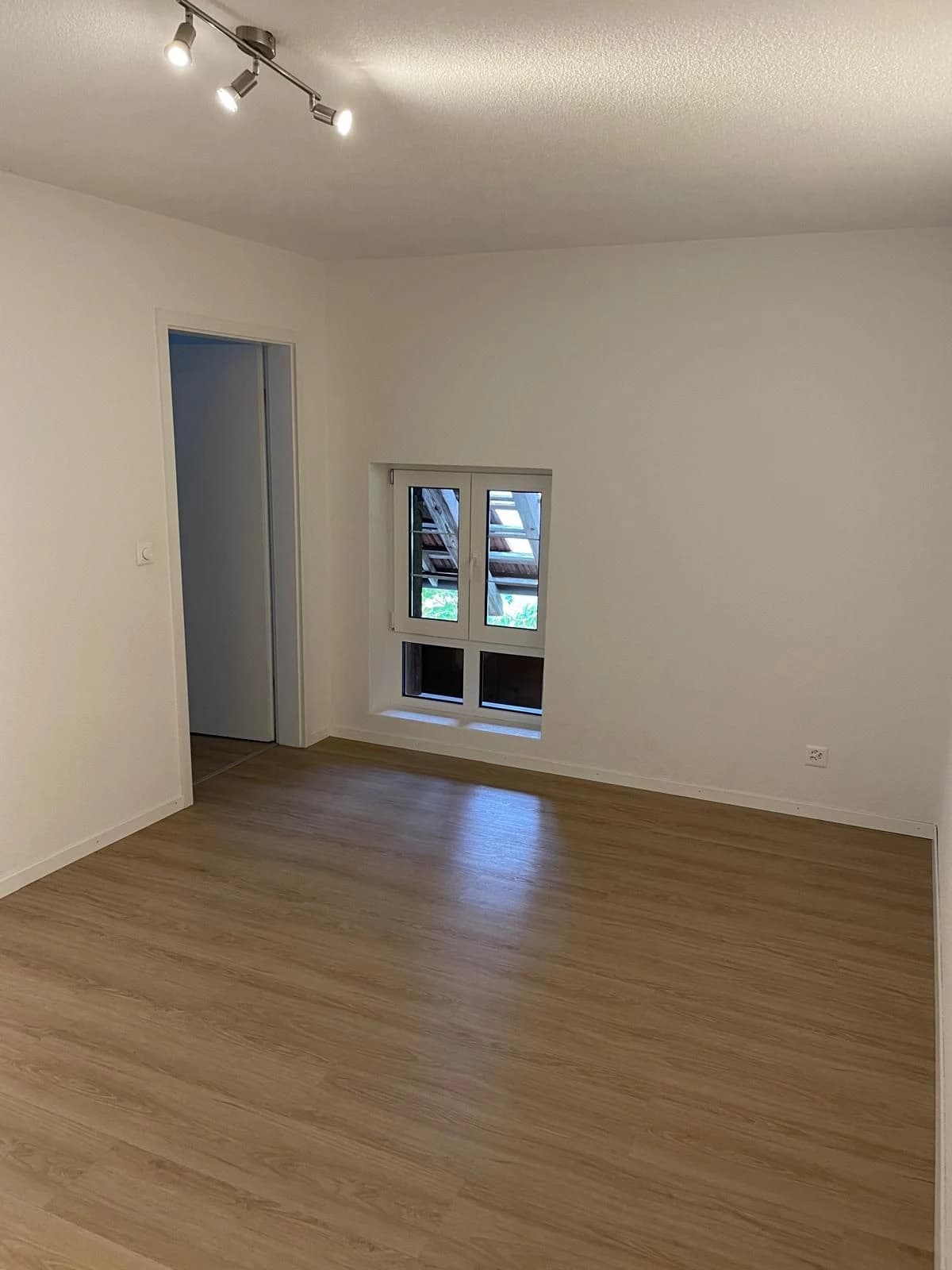 Stilvolle 5.5-Zimmer-Wohnung mit Balkon, Bolligen
