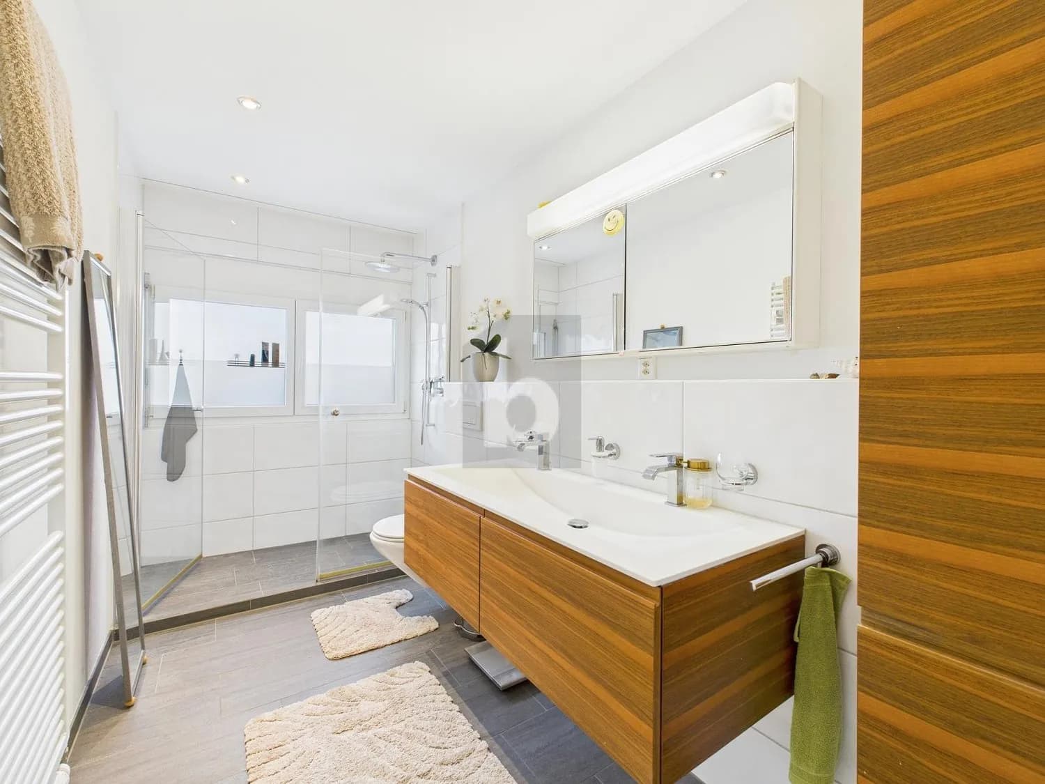 MIT GROSSEM GARTEN AN FAMILIENFREUNDLICHER LAGE