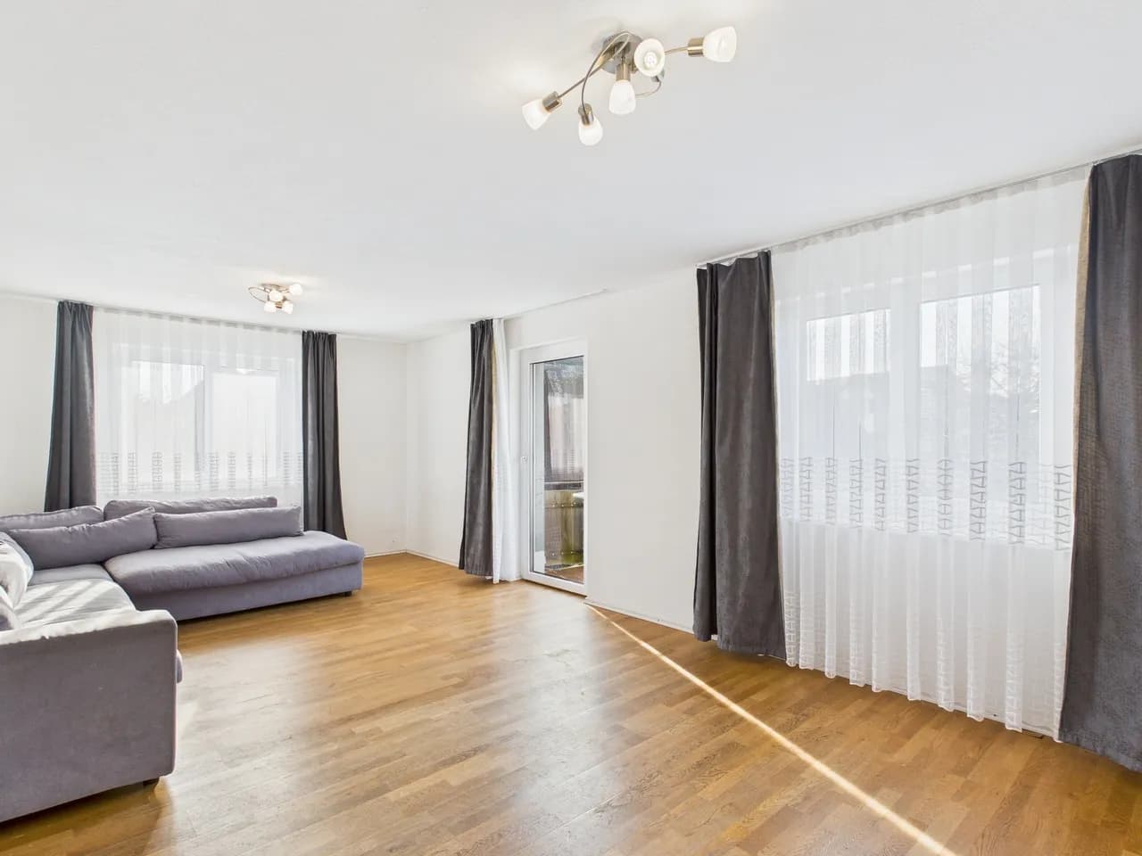 Exklusive Lage 5.5-Zimmer Reihenhaus Volketswil