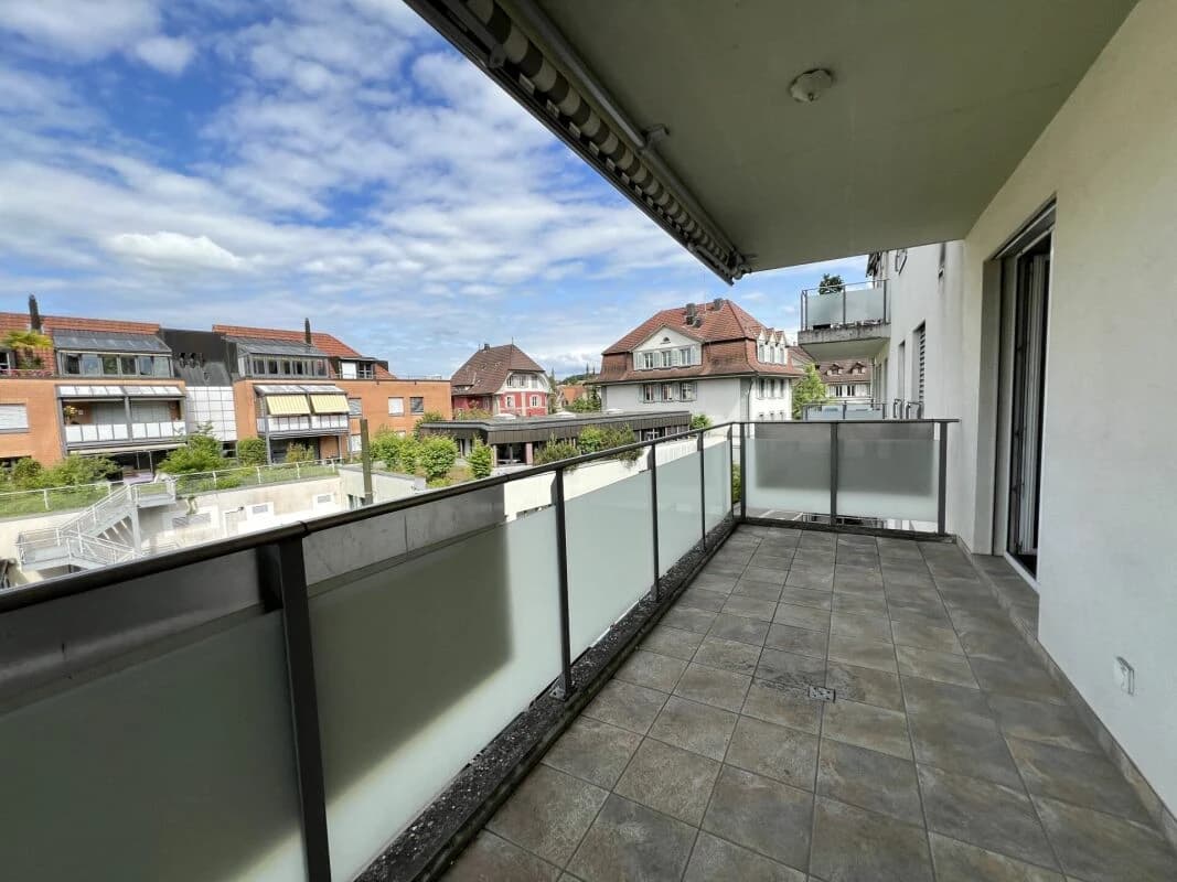 Neu! 4.5 Zi-Eigentumswohnung mit zwei Balkonen und Tiefgaragenplatz