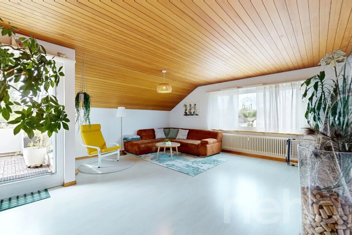 Preiswerte Dachwohnung an ruhiger Lage