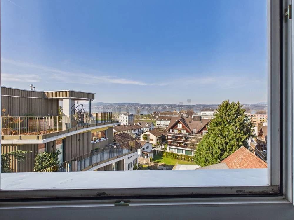 Neu renovierte 4.5-Zimmer-Elegantwohnung mit See- und Bergsicht in Pfäffikon SZ