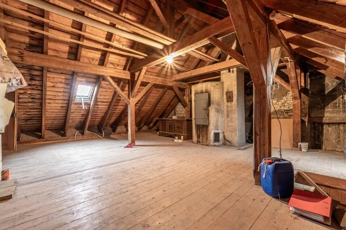 Potenzialreiches Bauernhaus mit drei Wohneinheiten und Scheune