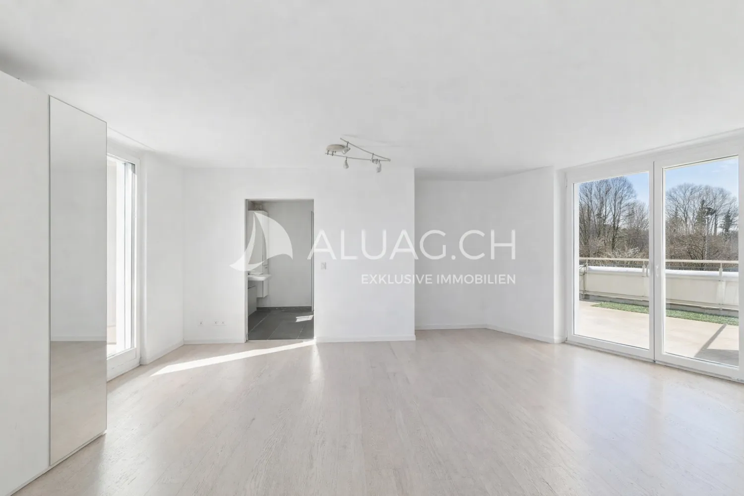 TERRASSENWOHNUNG MIT TRAUMHAFTER SEESICHT