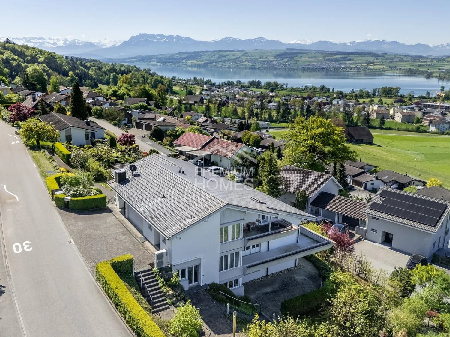 Einmalige Villa mit Blick auf Sempachersee und Zentralschweizer Alpen