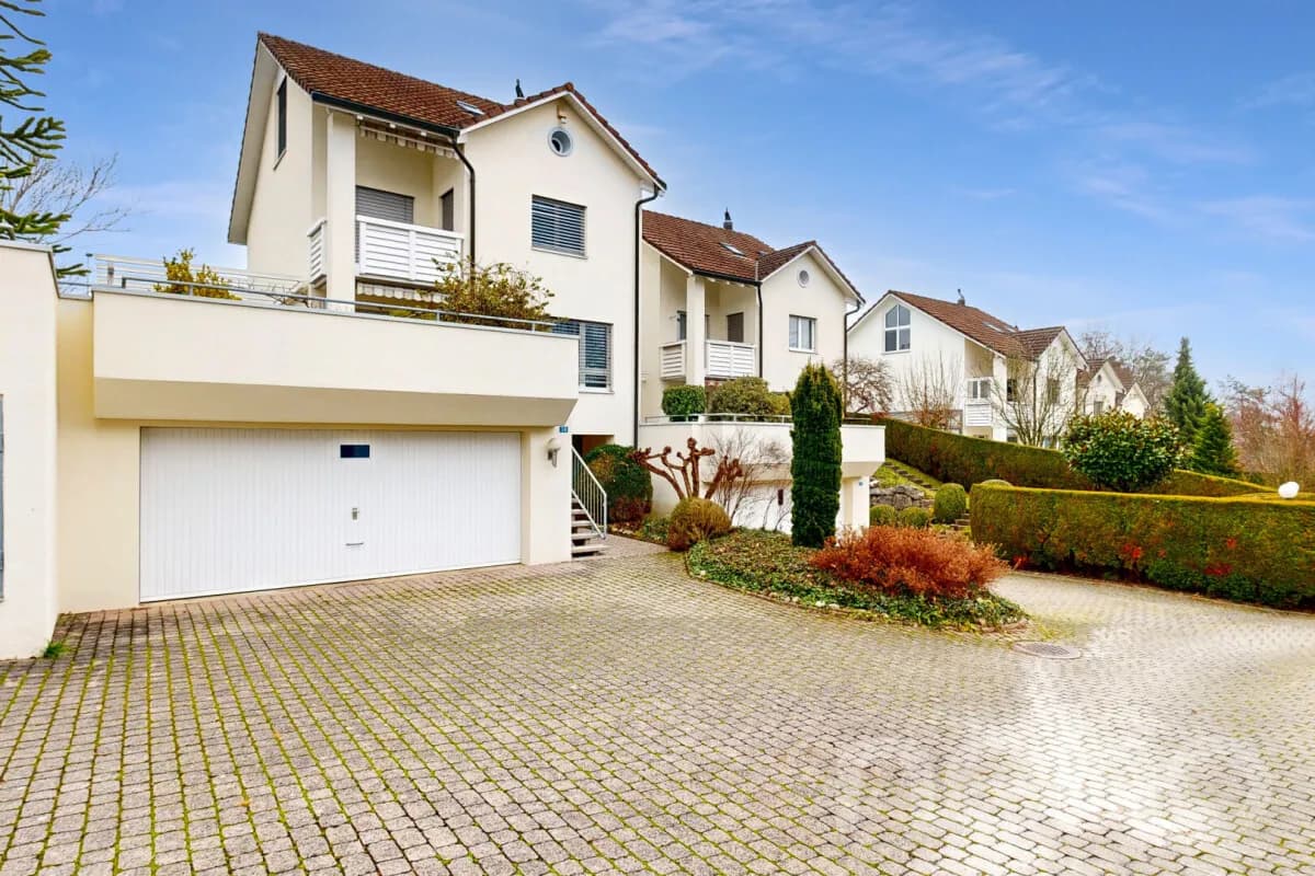 Grosszügiges Haus mit Garten, Doppelgarage und Tempo-30-Lage