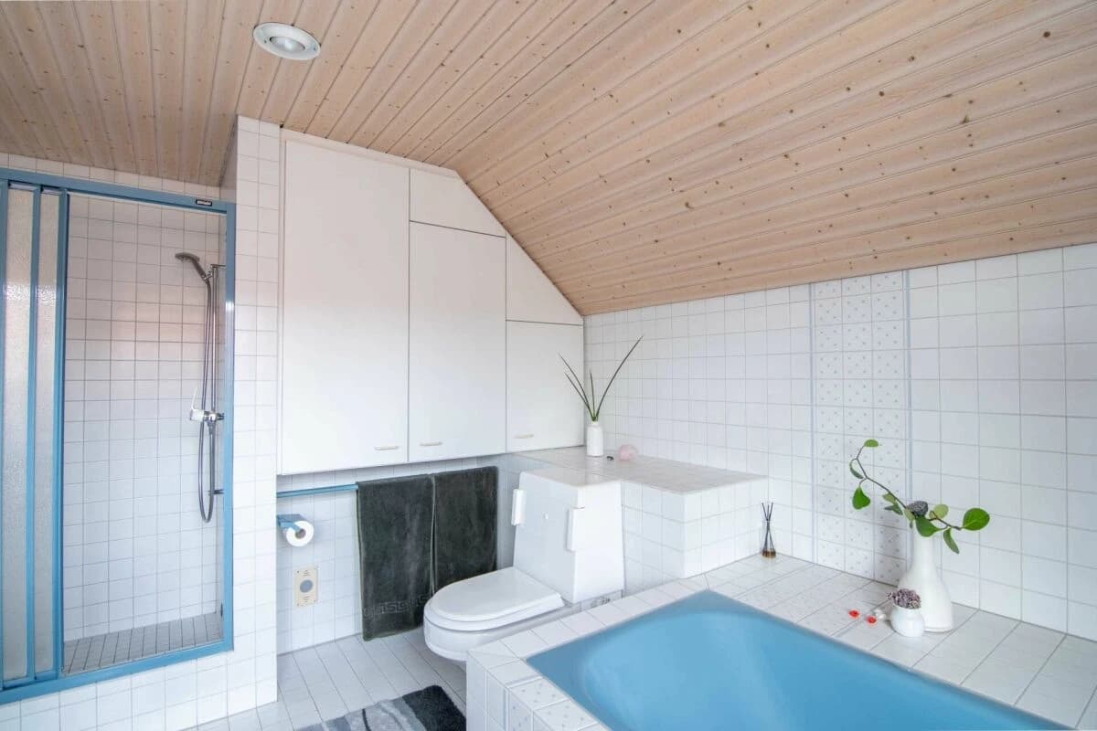 Freistehendes Wohnhaus mit separatem Nebengebäude - Arbeiten und Wohnen, Mehrgenerationen oder individuelle Wohnkonzepte