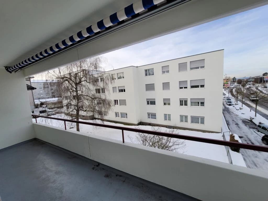 Grosszügig, sonnig und mit ATTRAKTIVEM PARKPLATZANGEBOT!