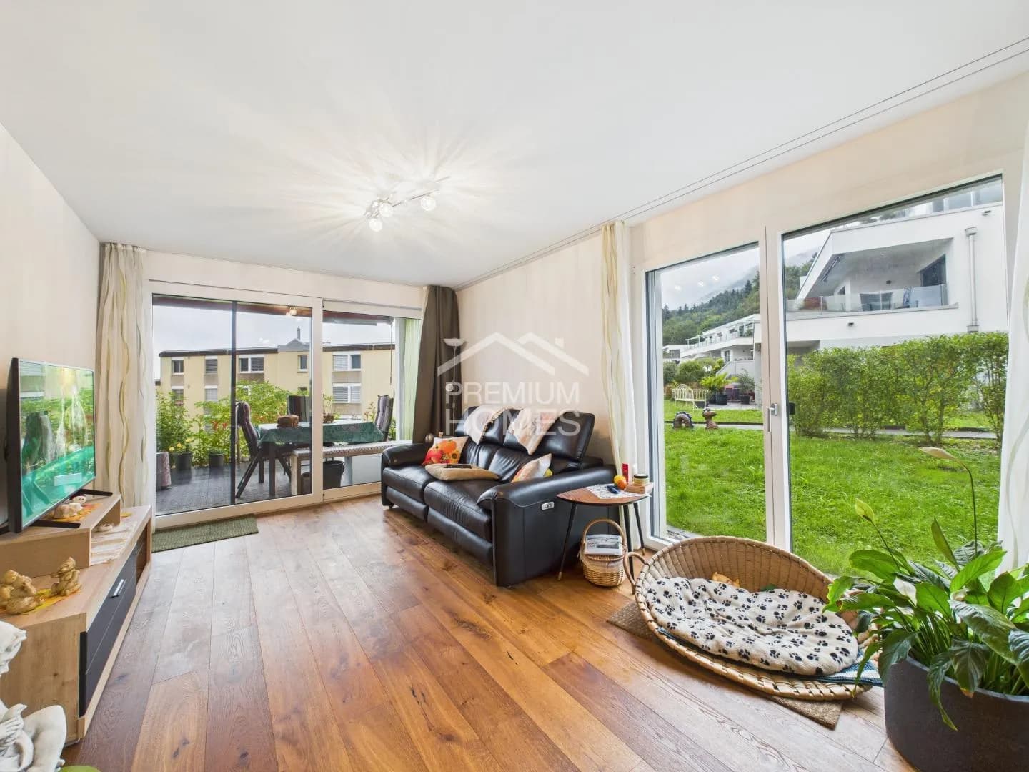 Neuwertige Liegenschaft mit hochwertigem Ausbau