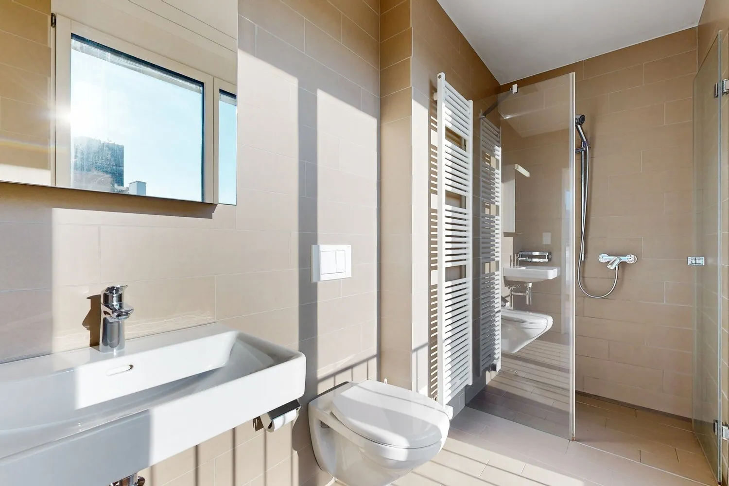 Schöne Attikawohnung mit moderner Infrastruktur