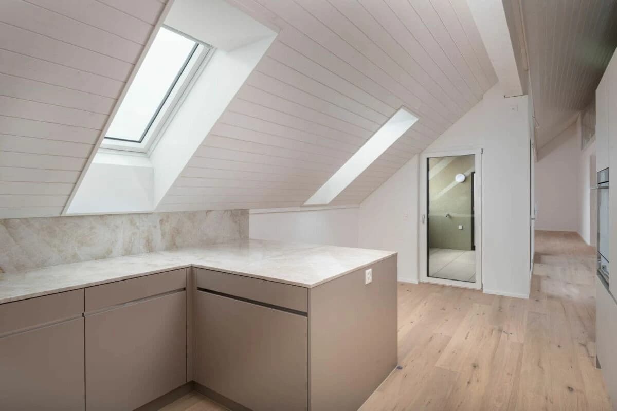 Maisonette-Dachwohnung mit Seesicht - Wohnen über den Dächern von Männedorf