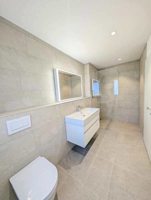 4.5-Zimmer-Wohnung im OG mit zwei Balkonen