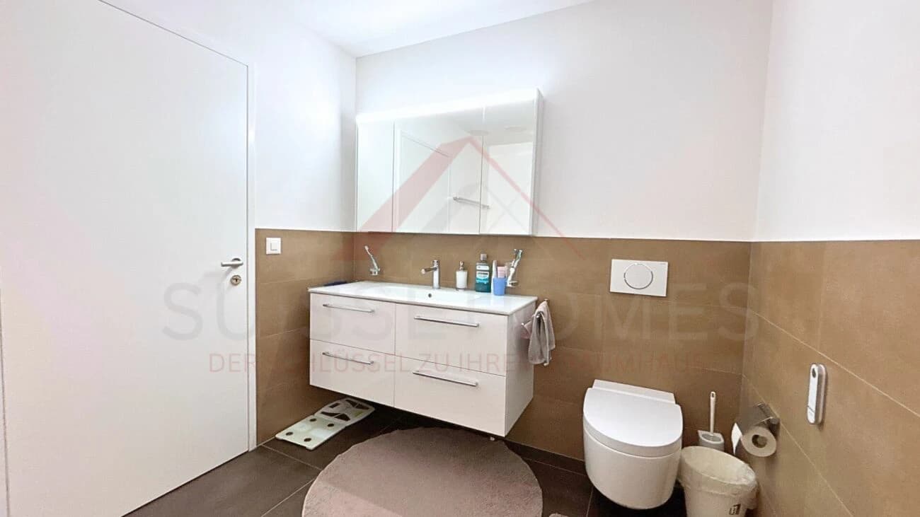 Moderne 5.5-Zimmer-Maisonette mit Loggia, Designküche und Minergie-Standard in zentraler Lage