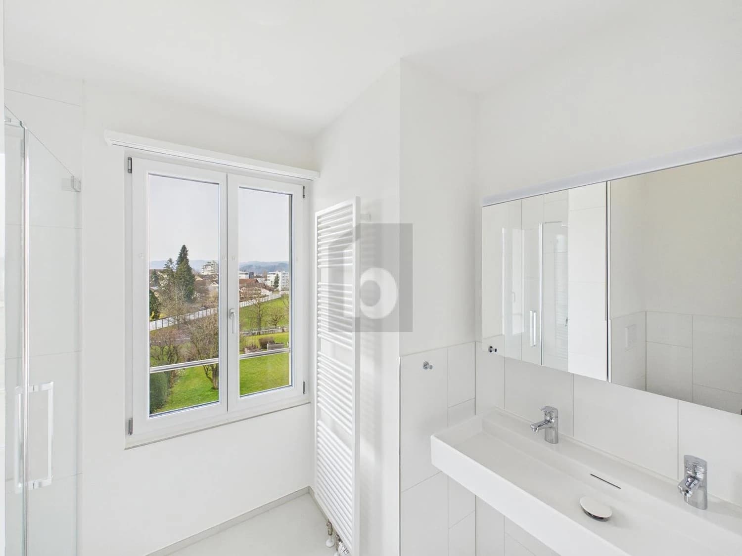 FAMILIENFREUNDLICH UND RUHIG MIT EIGENEM GARTEN