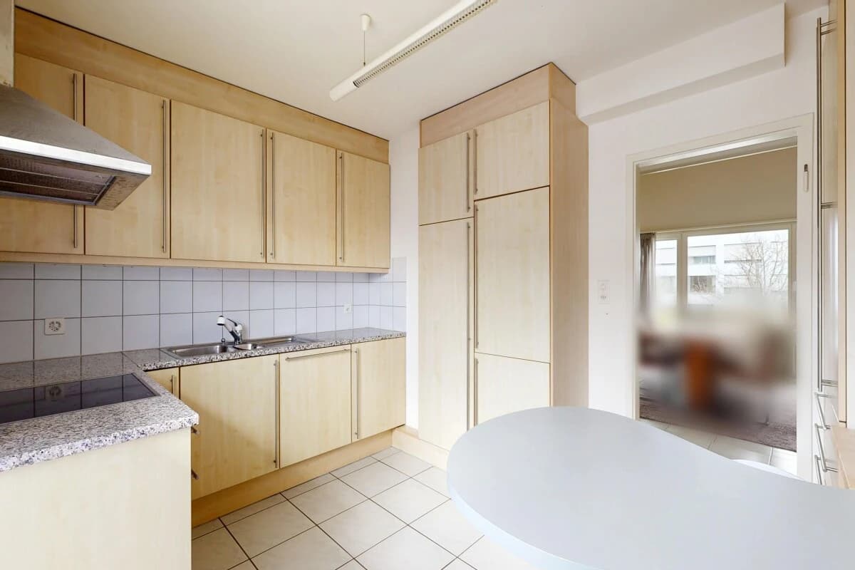 Maisonette-Dachwohnung mit drei Balkonen und eigenem Gartenanteil