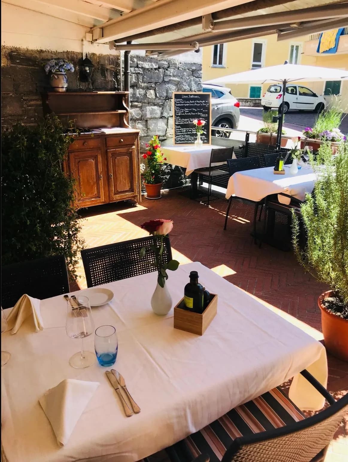 Stabile Einkommensquelle mit Gewerbe- und Wohnflächen in Orselina/ Fonte di reddito stabile con spazi commerciali e residenziali a Orselina