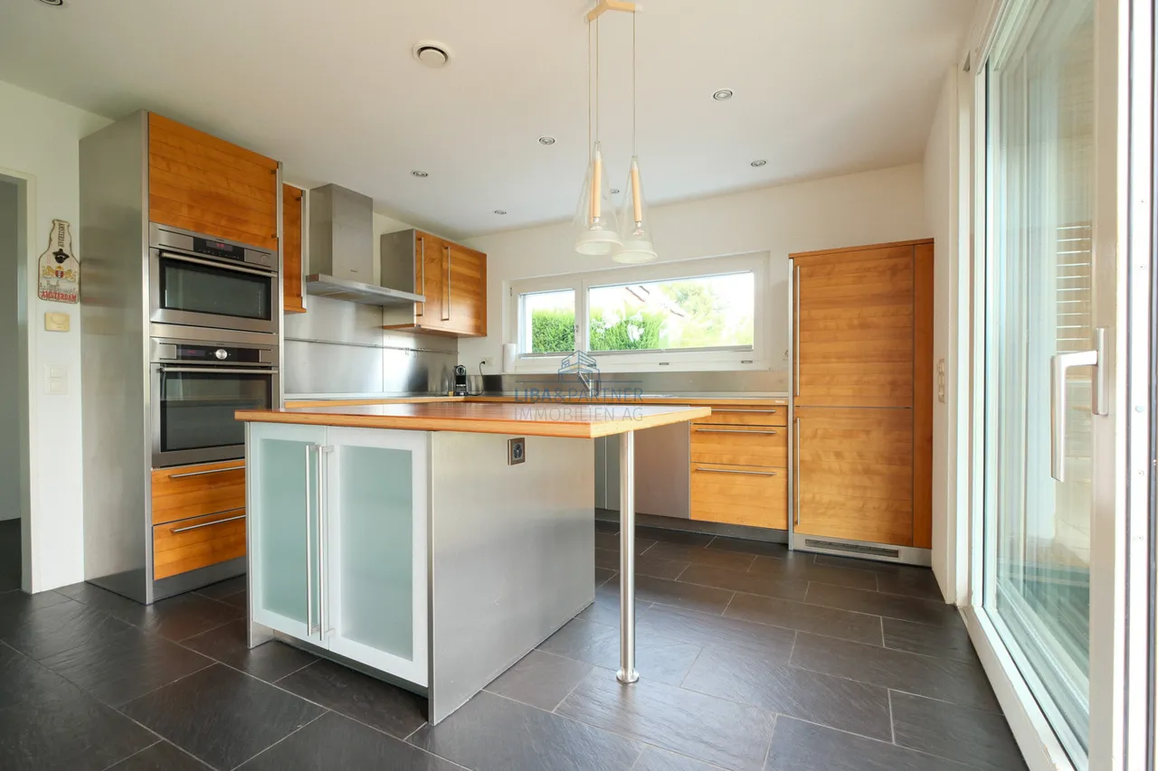 Grosszügiges Wohnanwesen mit Pool & exklusivem Ambiente in Bestlage