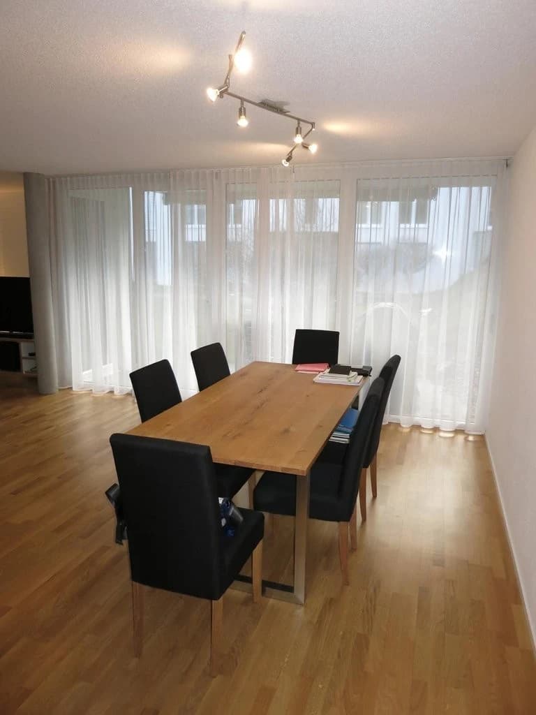 Grosse 2.5-Zimmerwohnung zu vermieten!