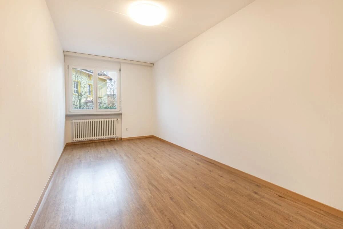 Renoviertes 5-Zimmer Mittelhaus mit Aussenparkplatz im beliebten Nägelseequartier