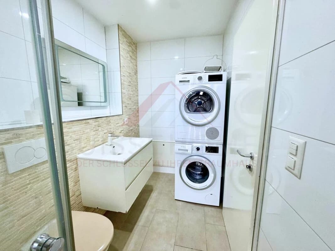 Moderne 4.5-Zimmer-Wohnung mit 159 m² Wohnfläche, Lift und 25 m² Balkon in Studen BE