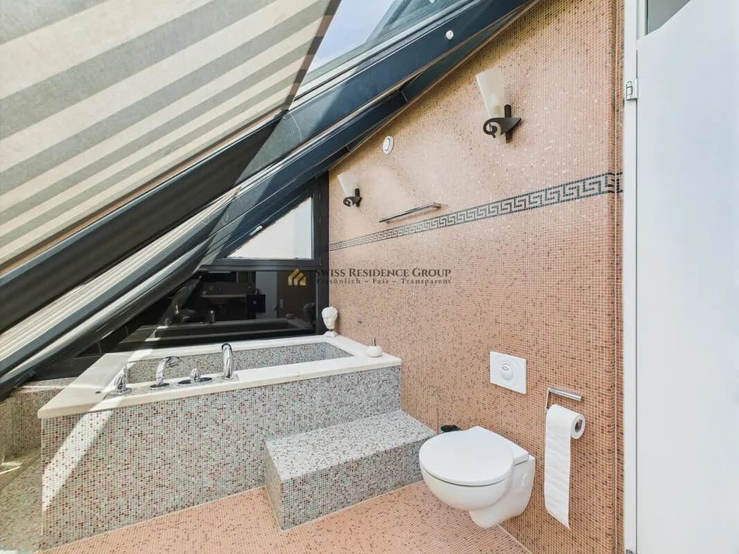 Exklusives Doppelfamilienhaus mit Gartenparadies und Waldblick in Rüschlikon