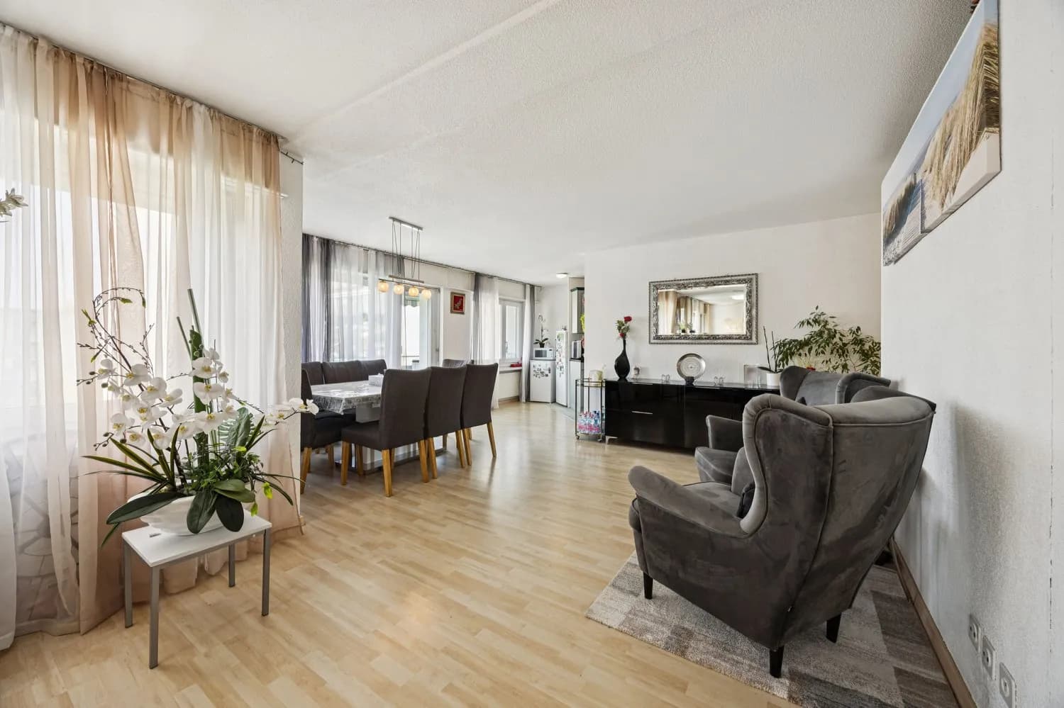 Grosszügige 6.5-Zimmerwohnung mit flexiblen Nutzungsmöglichkeiten im Herzen von Schönenwerd