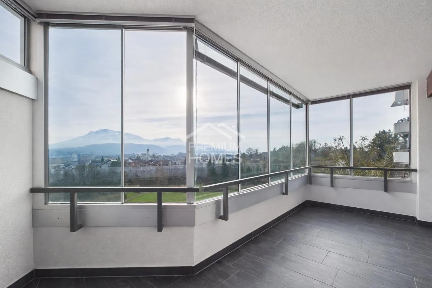 Licht, Ruhe und Aussicht - stilvolles Wohnen in zentraler Lage