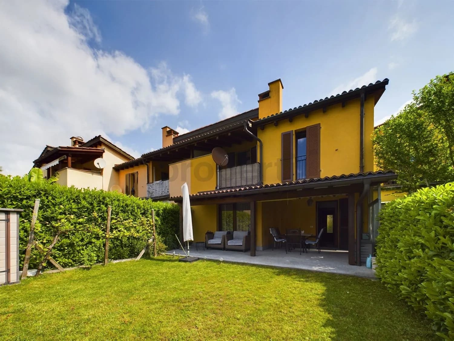 Einladendes 4.5-Zimmer-Reihenhaus in Caslano / Invitante casa a schiera di 4,5 locali a Caslano