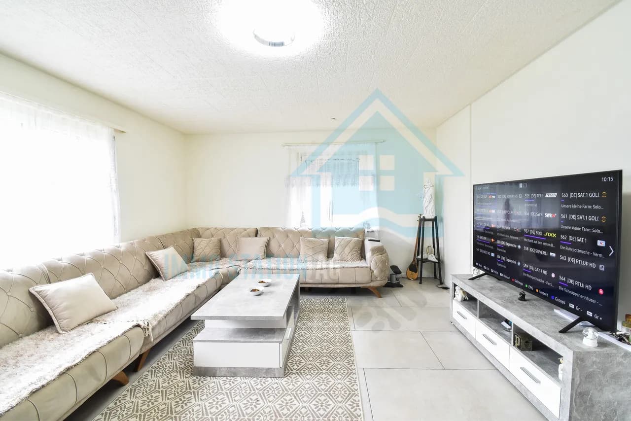 Renovierte 4-Zimmer-Wohnung mit Balkon in zentraler Lage