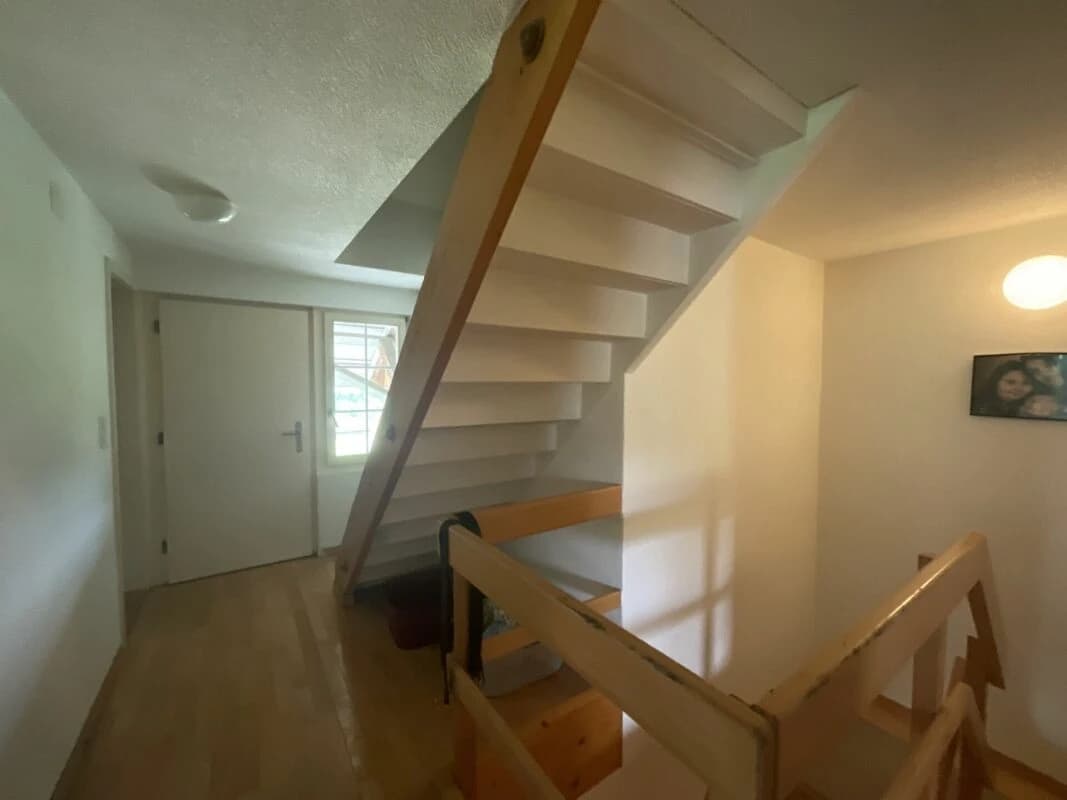 Freistehendes umgebautes Bauernhaus mit Wohn-/Gewerbeteil in der Freihaltezone