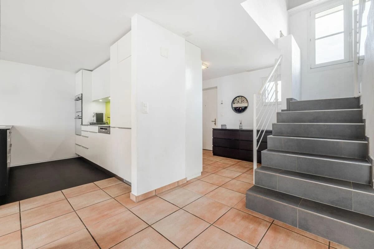 Ruhig, Sonnig und mit viel Platz: 6.5-Zimmer-Dachmaisonettewohnung mit hellen Räumen im schönen Speicher