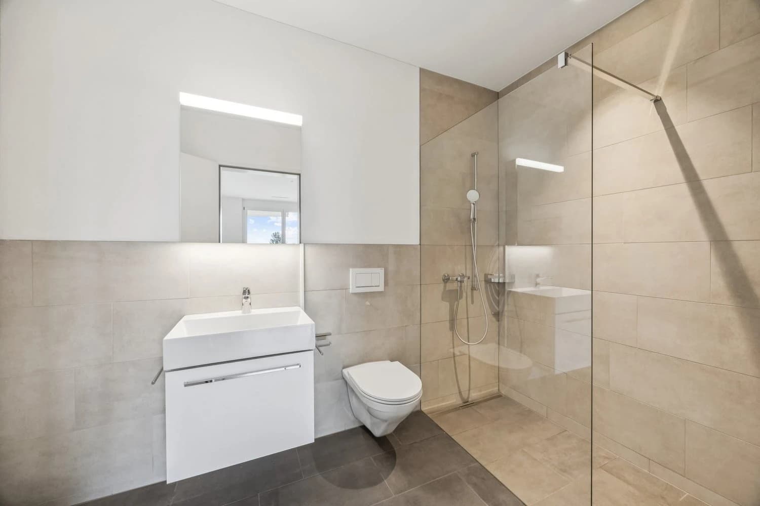 Neubauwohnung an traumhafter Lage direkt am Seeufer in Rapperswil-Jona