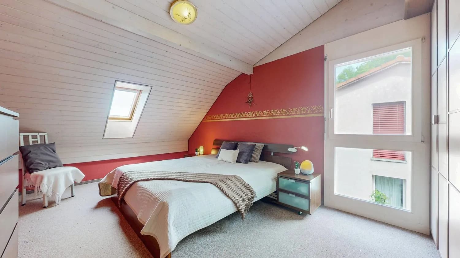 GEPFLEGTE 6.5-ZIMMER-DOPPELHAUSHÄLFTE MIT GARTEN UND BALKON