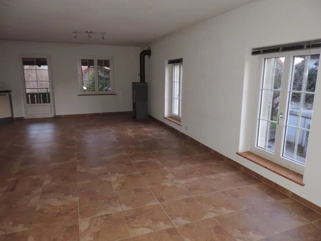 Grosszuegige 3.5-Zimmer-Wohnung mit sonnigem Balkon in Schnotwill