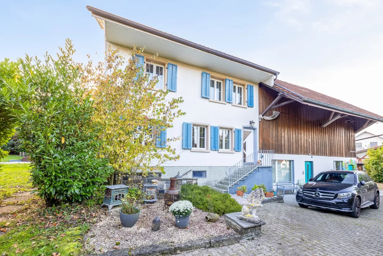 Grosszügiges Einfamilienhaus mit Gartenidylle und Potenzial