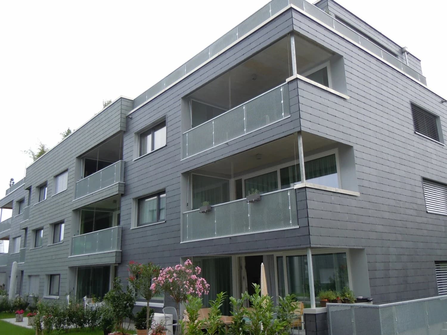 Grosszügige Attika-Wohnung direkt am See!