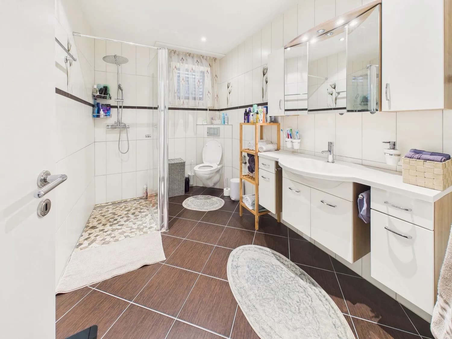 Moderne 6,5-Zimmer-Doppelhaushälfte in Uznach