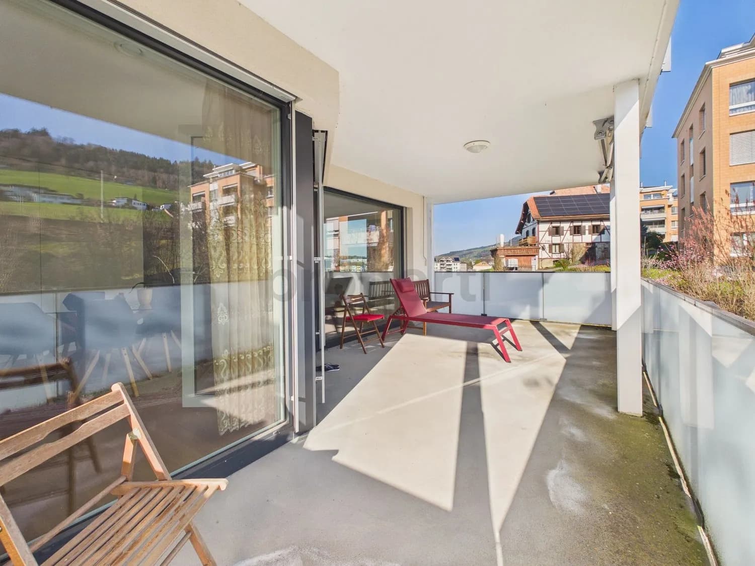 Elegante 2.5-Zimmer-Möblierte Wohnung mit Balkon, Ebikon