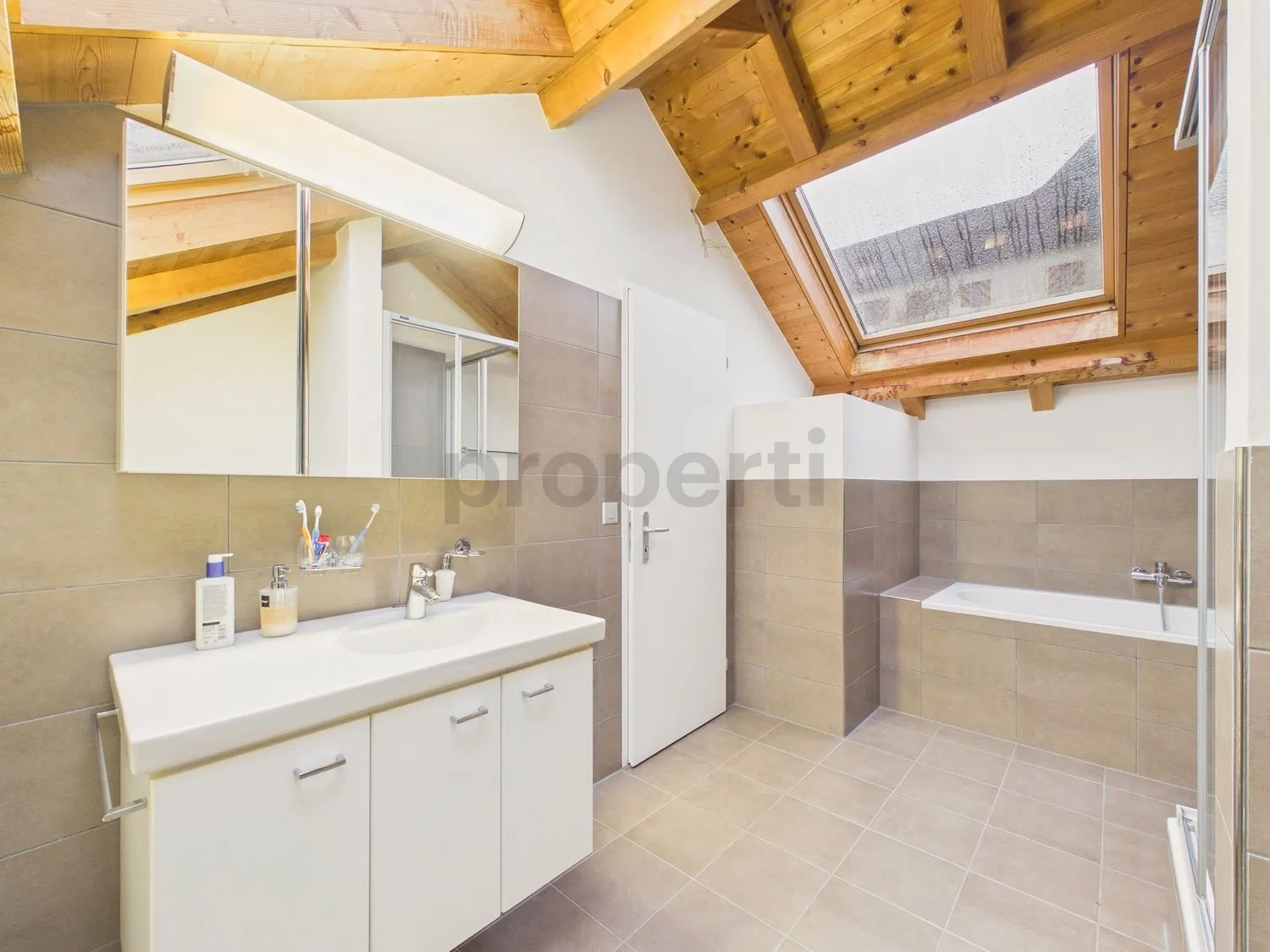 Grosszügige 4.5-Zimmer-Maisonette mit Balkon, Maienfeld