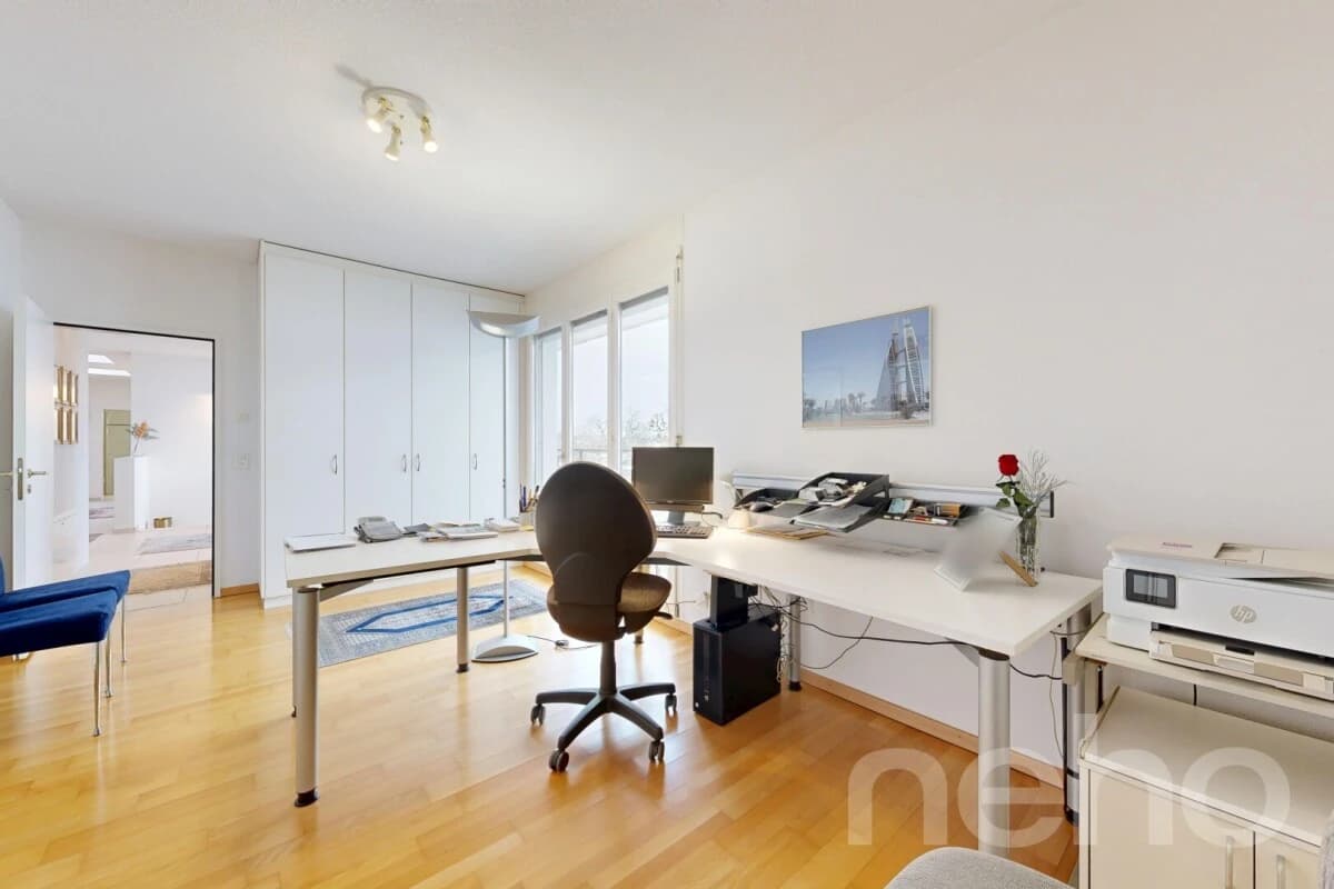 Sonniges Attika-Juwel: Direkter Liftzugang, Cheminée & Panoramasicht