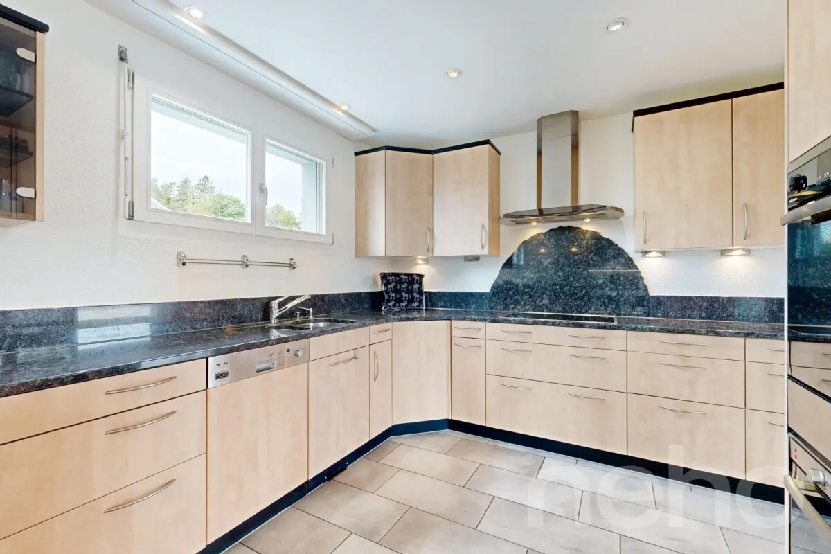 Grosszügige 5.5-Zimmer-Attikawohnung mit Liftzugang und Weitblick