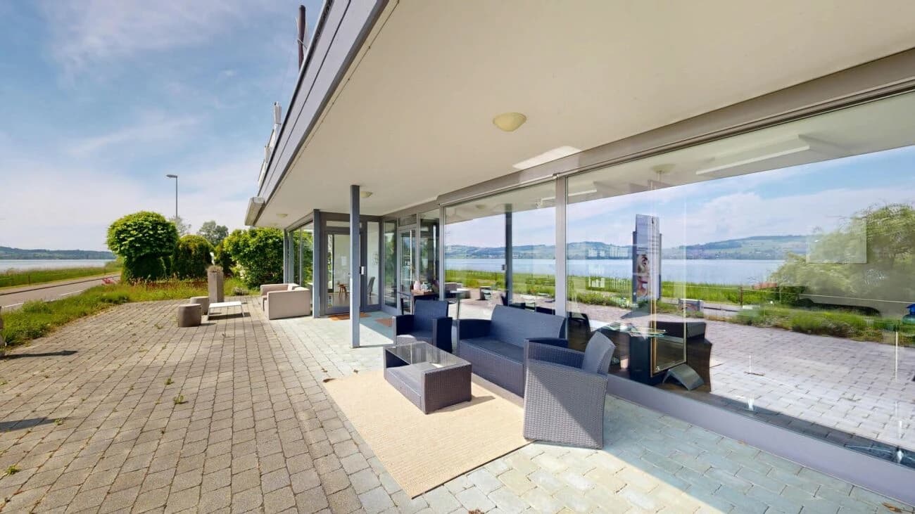 Wohn- und Geschäftshaus: Charmantes Zuhause mit Panoramablick über den Sempachersee