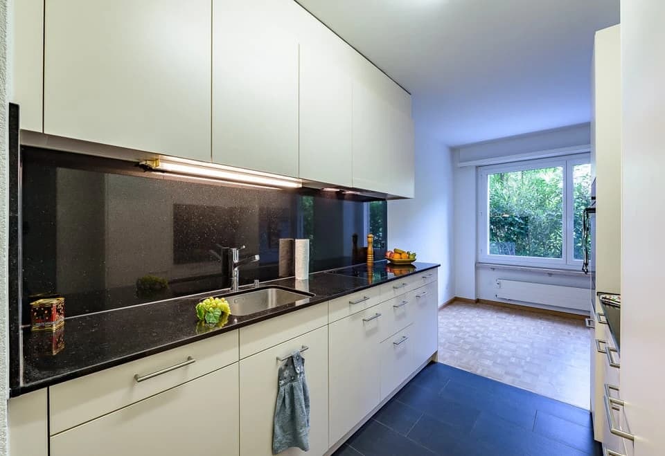 Wohnen mit Gartenschwimmbad in ruhigem Quartier!