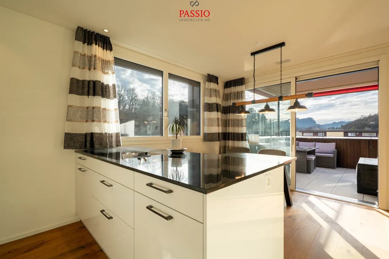 Moderne 3.5-Zimmer-Attikawohnung mit grosser Terrasse & Weitsicht