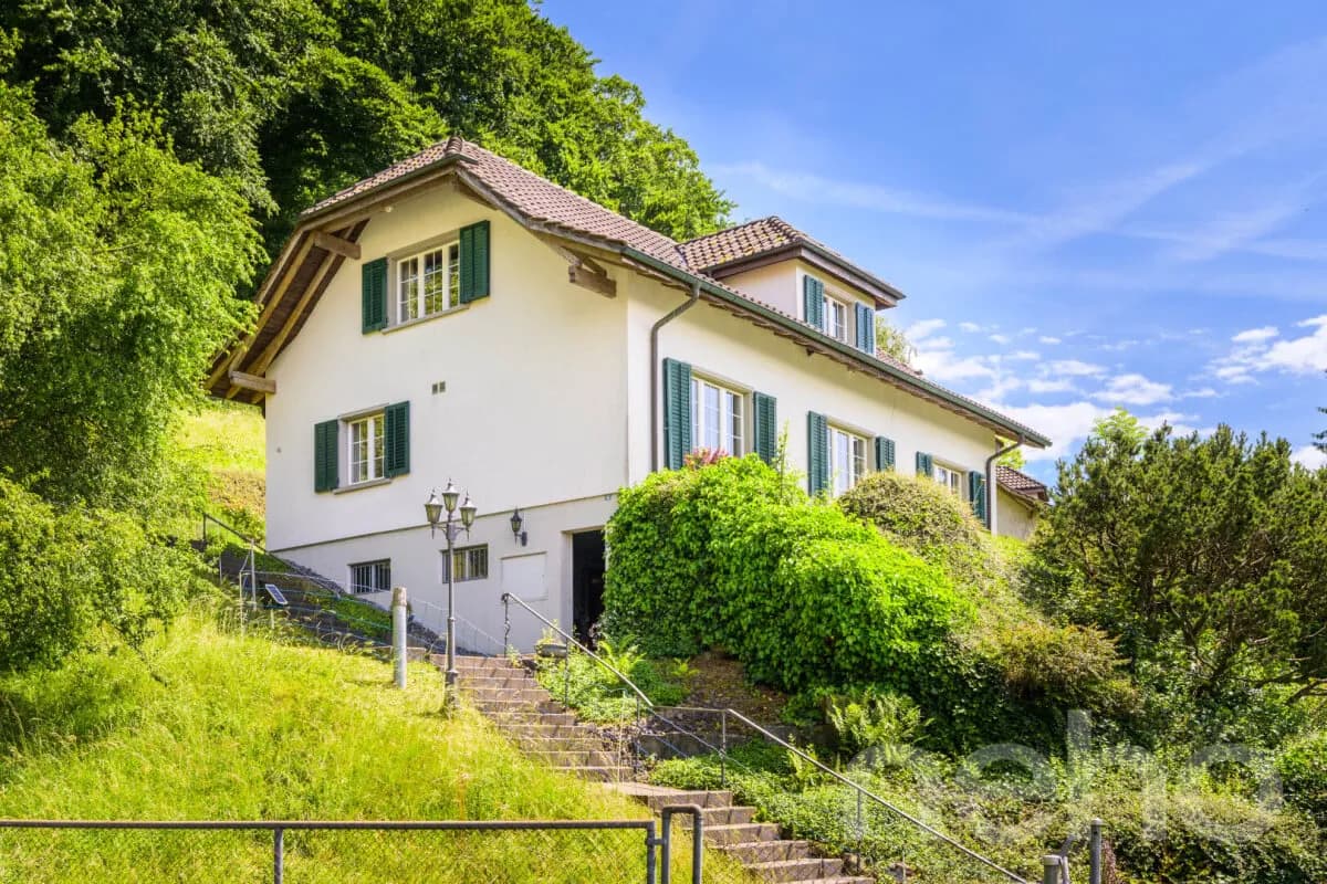 Grosszügiges Einfamilienhaus mit Weitblick und traumhaftem Garten