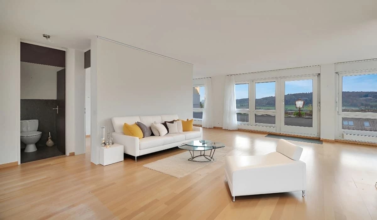 SONNIG, ZENTRAL UND MIT MIT VIEL CHARME UND UNGLAUBLICHER AUSSICHT