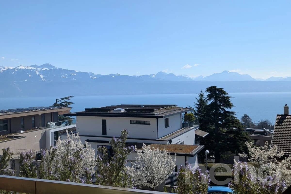 Grand appartement de 4,5 pcs avec vue panoramique sur le lac à Pully